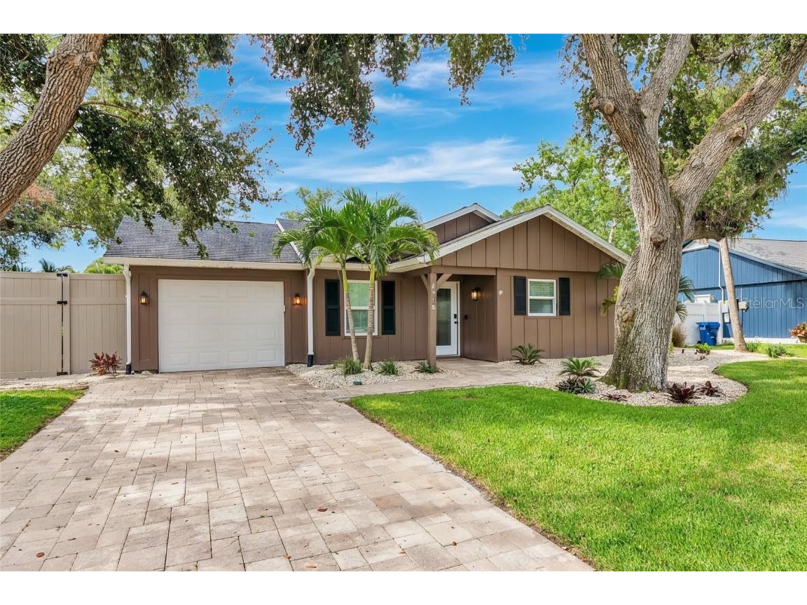 2910 Woodpine Court Sarasota FL 34231 A4665813 image1