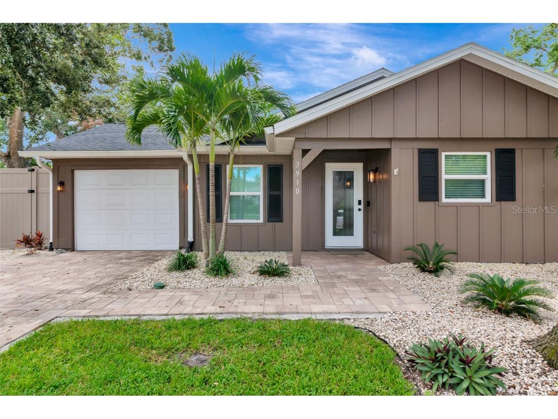 2910 Woodpine Court Sarasota FL 34231 A4665813 image2