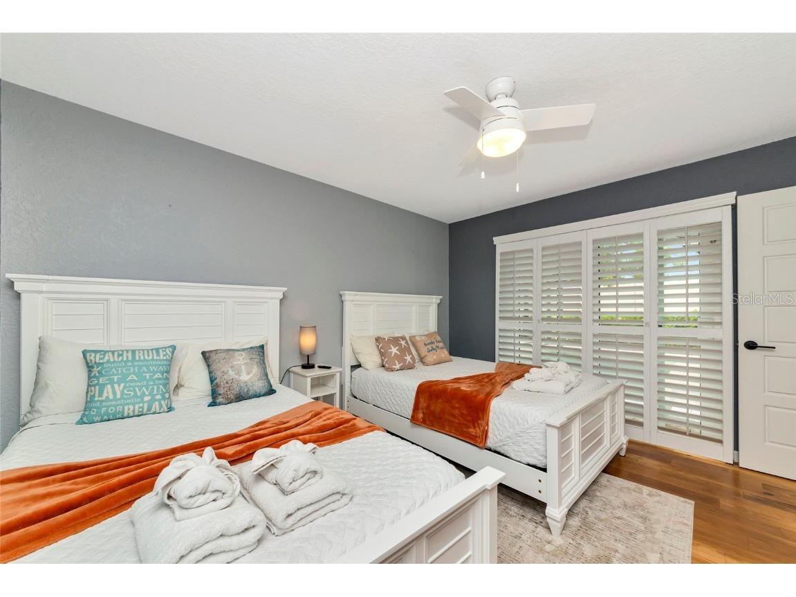 2910 Woodpine Court Sarasota FL 34231 A4665813 image25