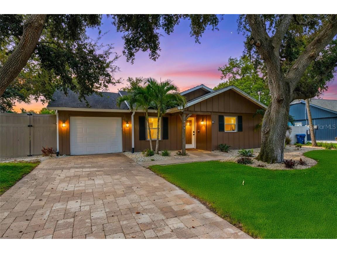 2910 Woodpine Court Sarasota FL 34231 A4665813 image3