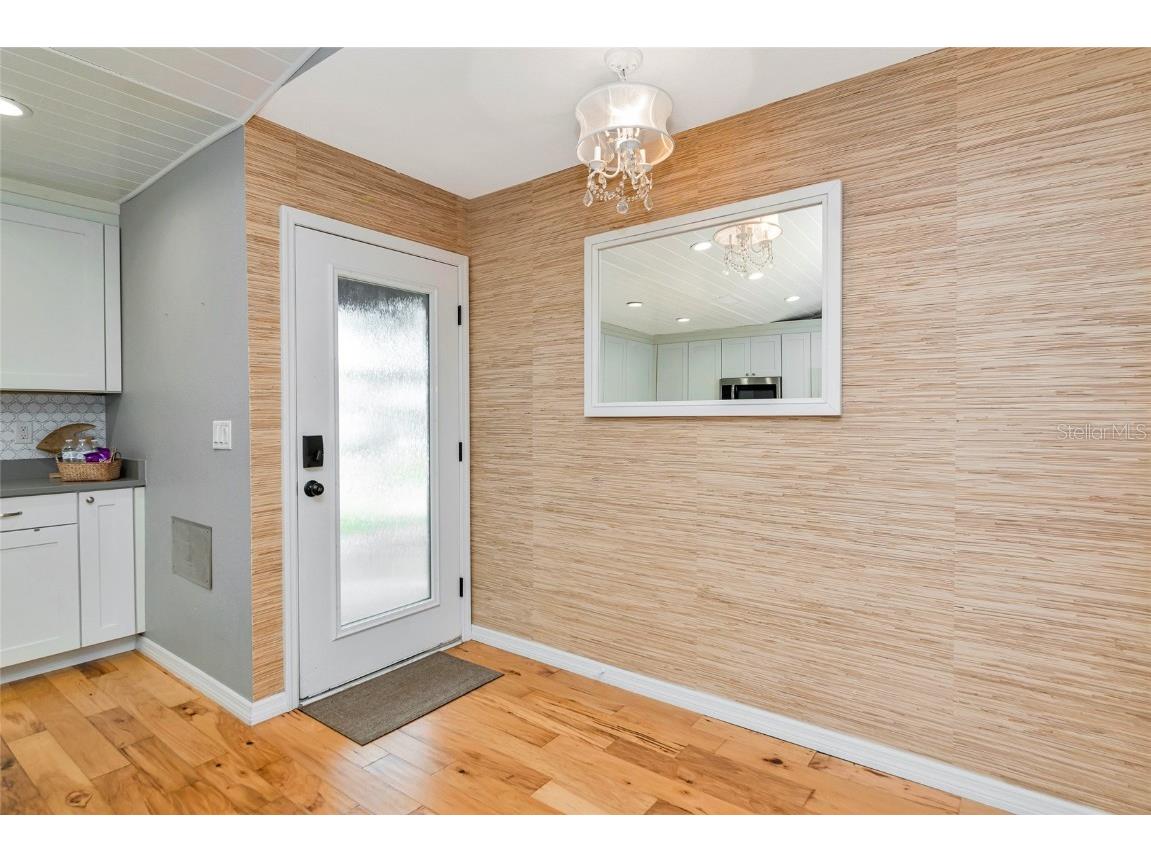 2910 Woodpine Court Sarasota FL 34231 A4665813 image5