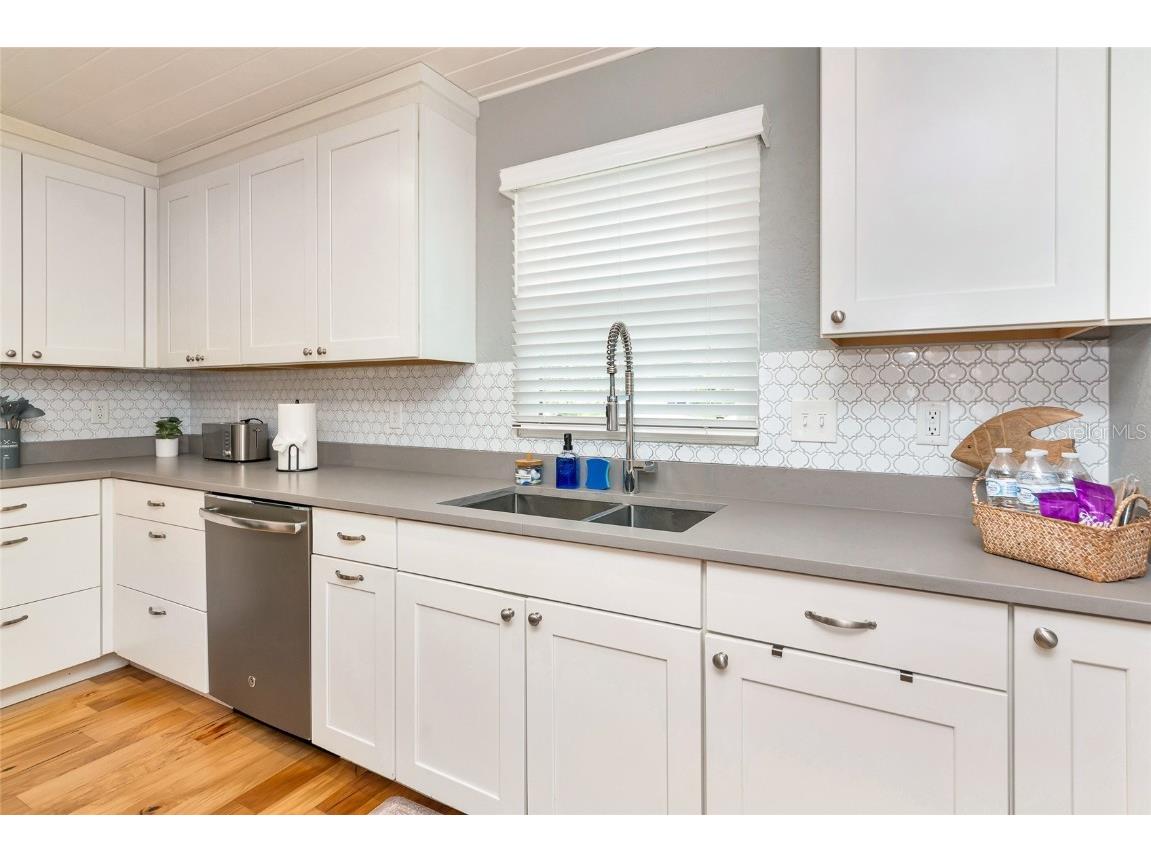 2910 Woodpine Court Sarasota FL 34231 A4665813 image8