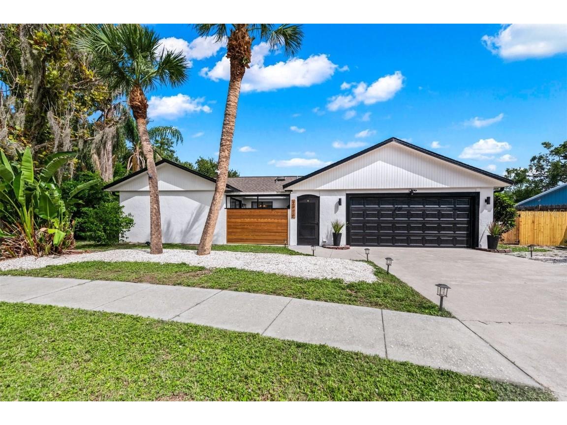 2911 Woodpine Court Sarasota FL 34231 W7881796 image1
