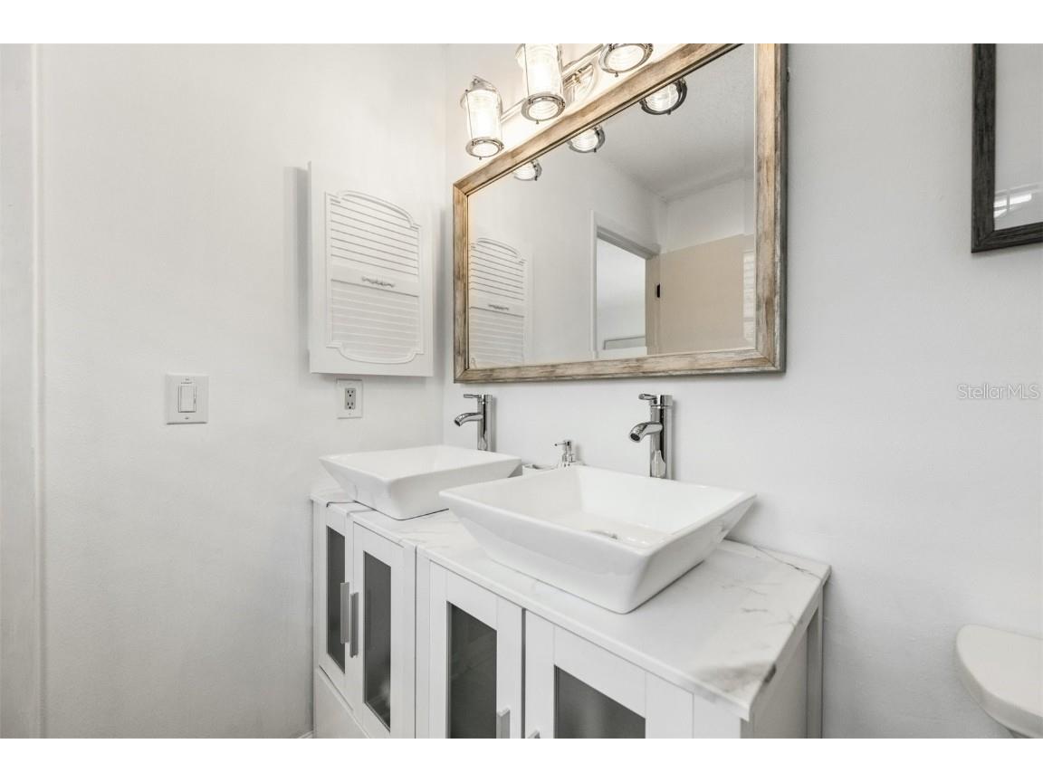 2911 Woodpine Court Sarasota FL 34231 W7881796 image30