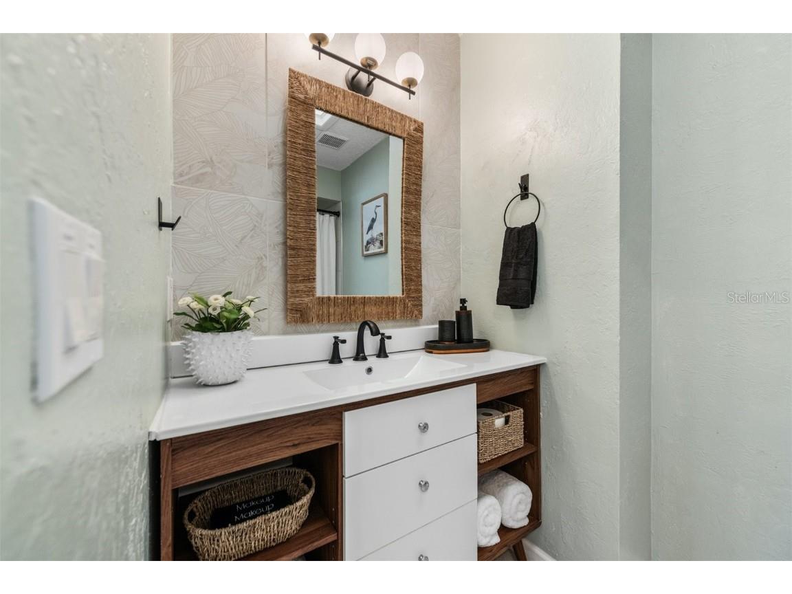 2911 Woodpine Court Sarasota FL 34231 W7881796 image36