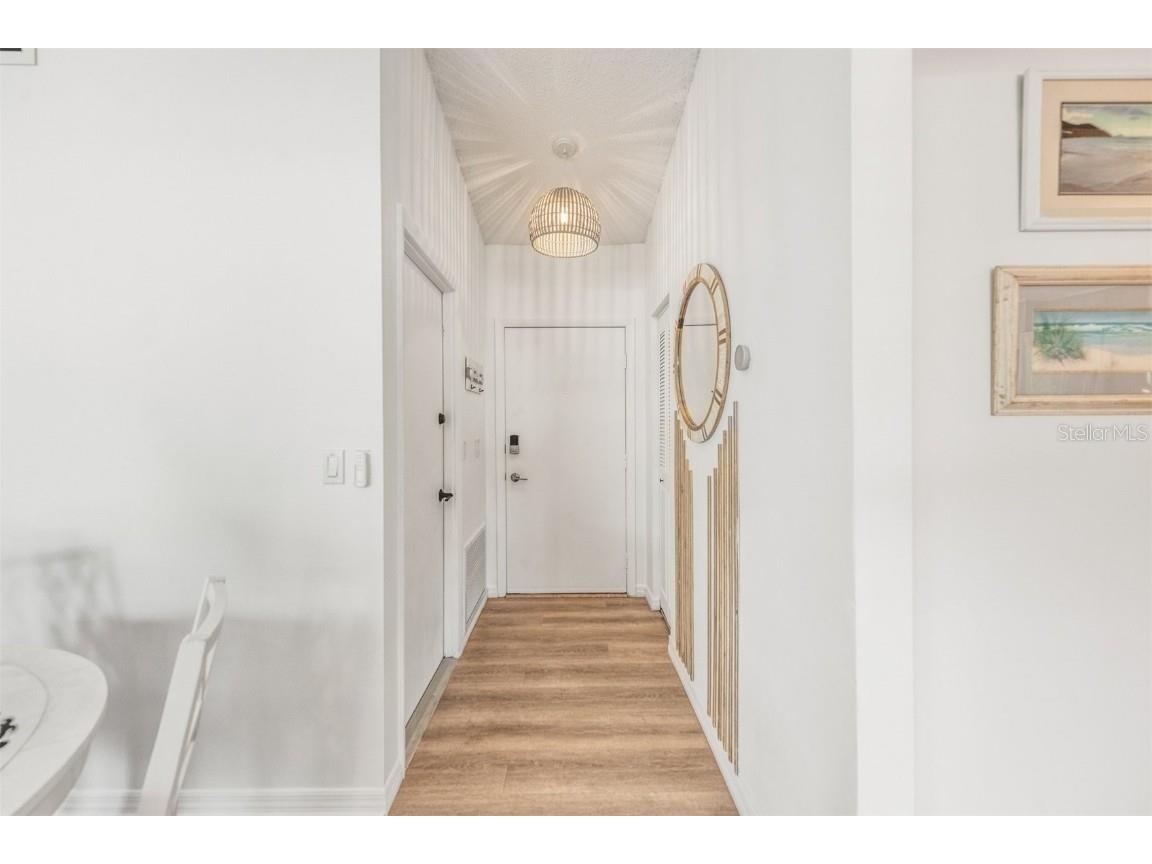 2911 Woodpine Court Sarasota FL 34231 W7881796 image8