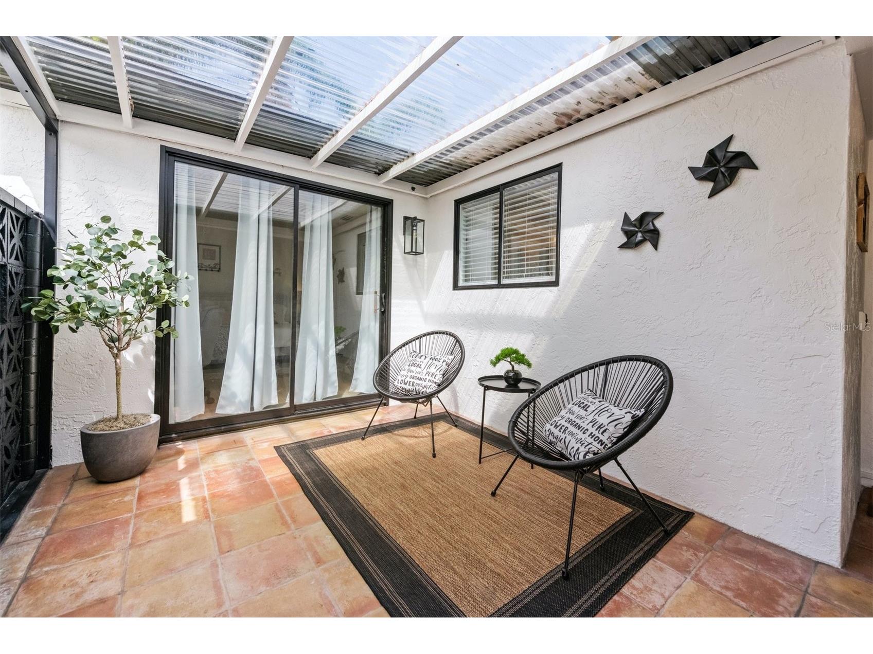 2911 Woodpine Court Sarasota FL 34231 W7886784 image5