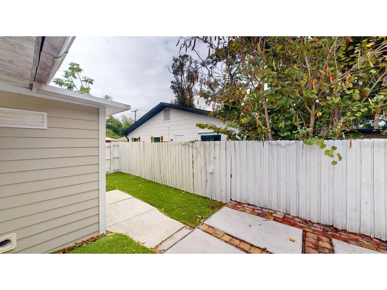 2912 Hawthorne Street Sarasota FL 34239 R4911184 image67