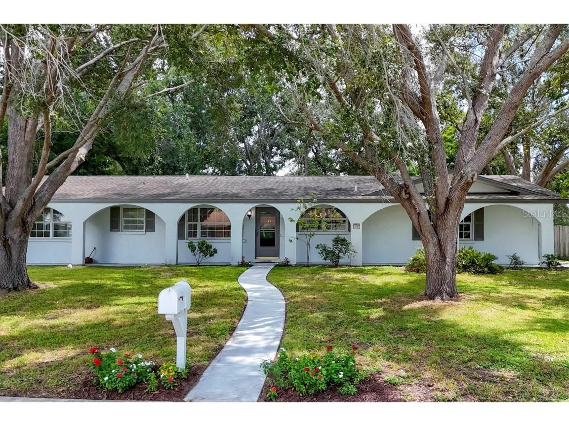 2912 Pinecrest Way Sarasota FL 34239 A4666509 image1