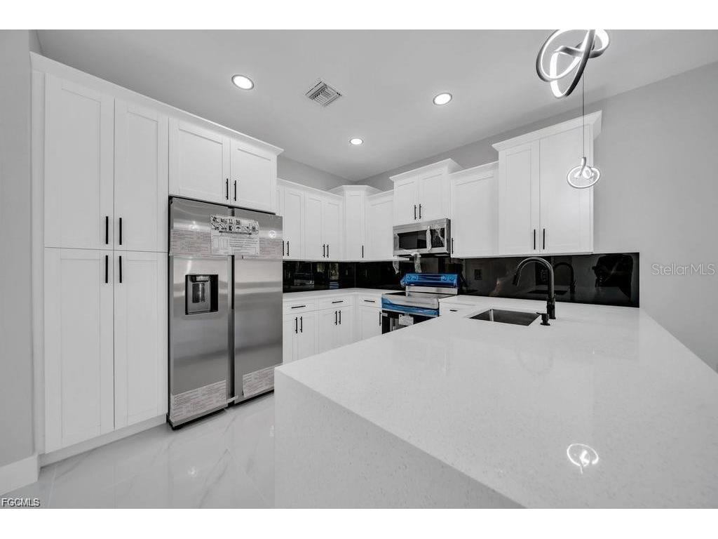 2915 6th Street SW Lehigh Acres FL 33976 A4671959 image8