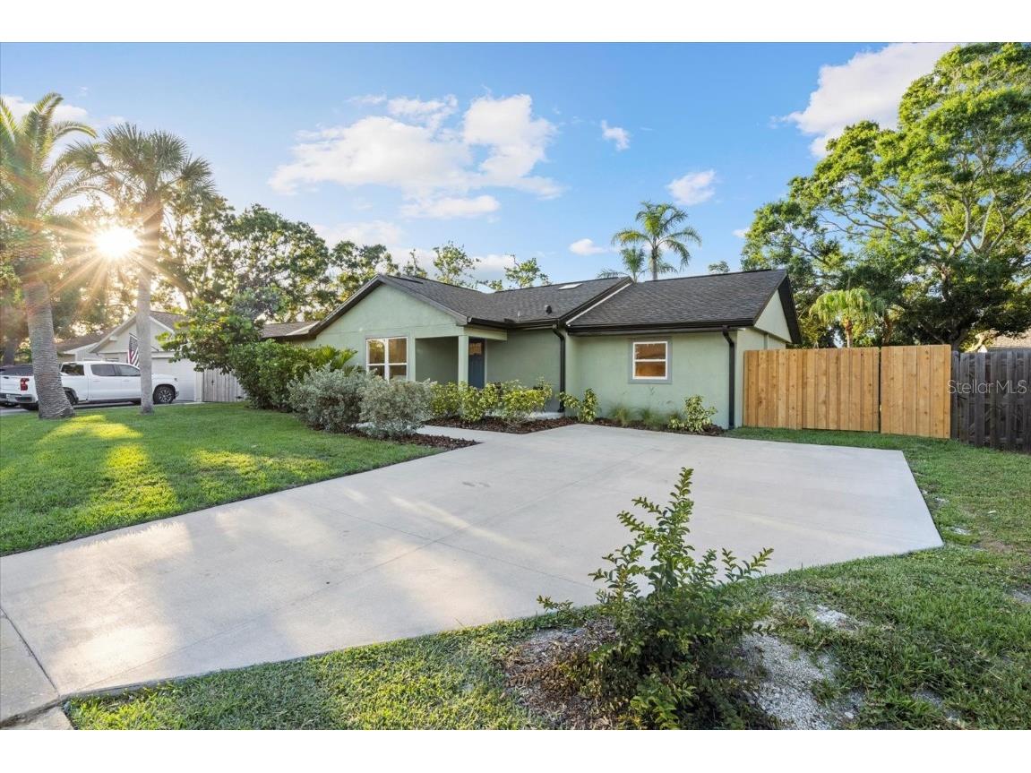 2915 Woodpine Circle Sarasota FL 34231 A4652782 image1