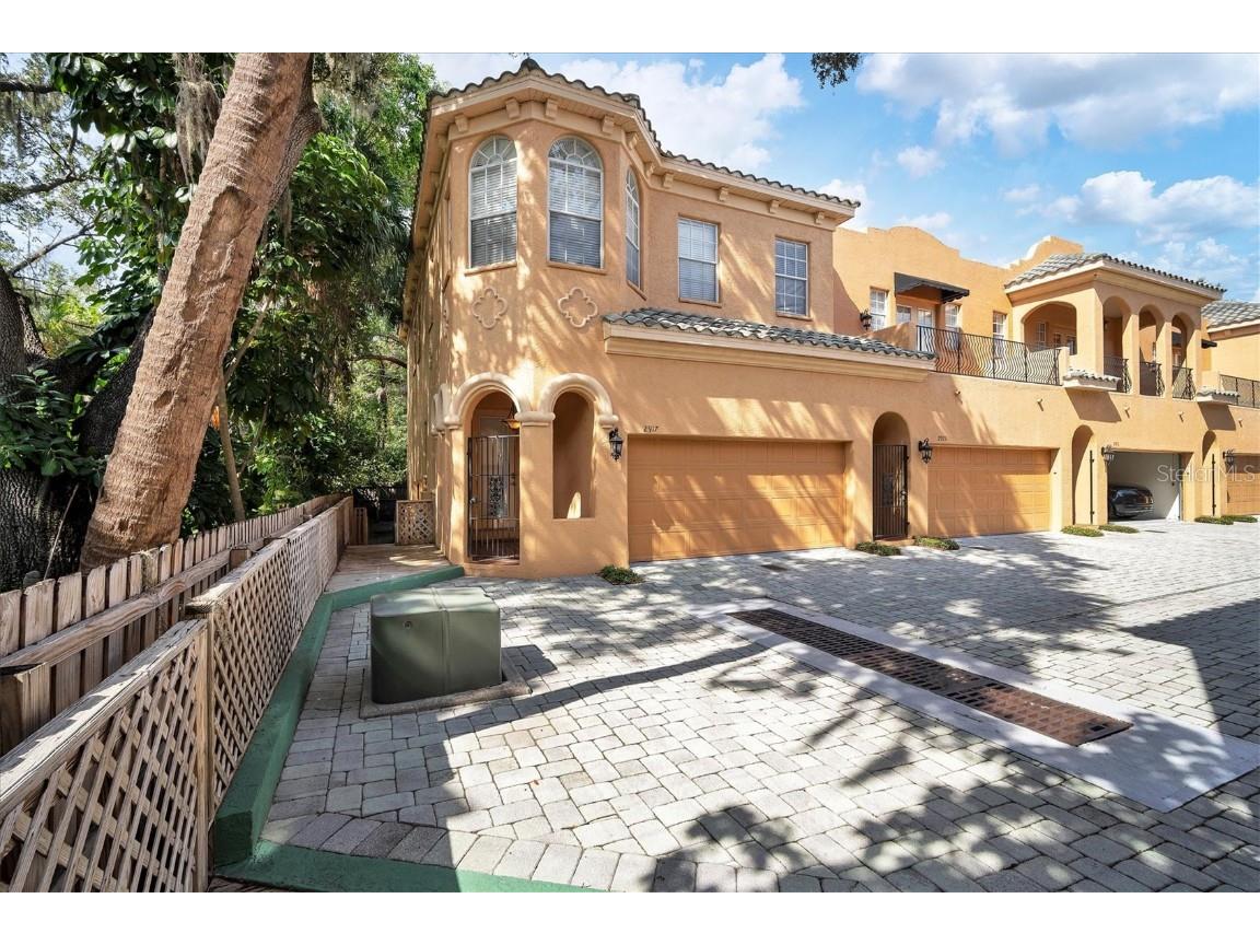 2917 Hansen Manor Lane Tampa FL 33611 A4581970 image1