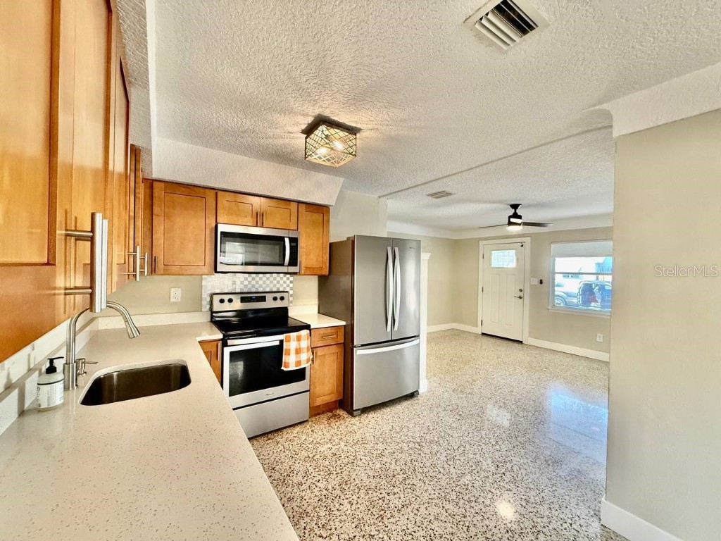 2918 10th Avenue N Saint Petersburg FL 33713 TB8451543 image14
