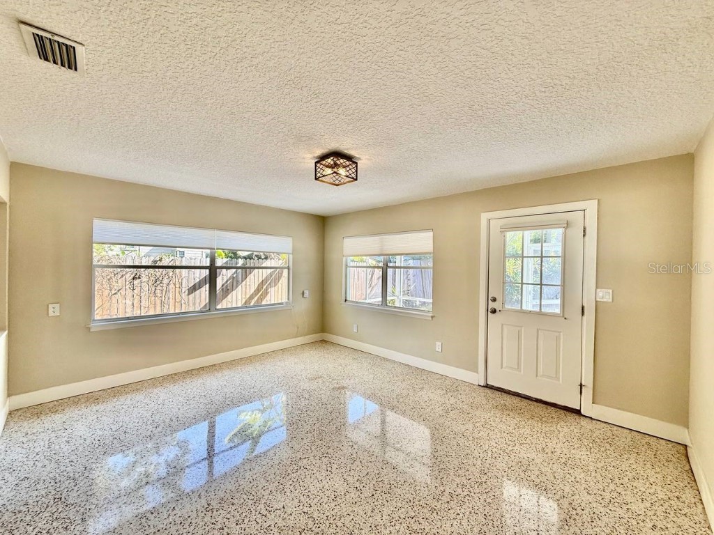 2918 10th Avenue N Saint Petersburg FL 33713 TB8451543 image16