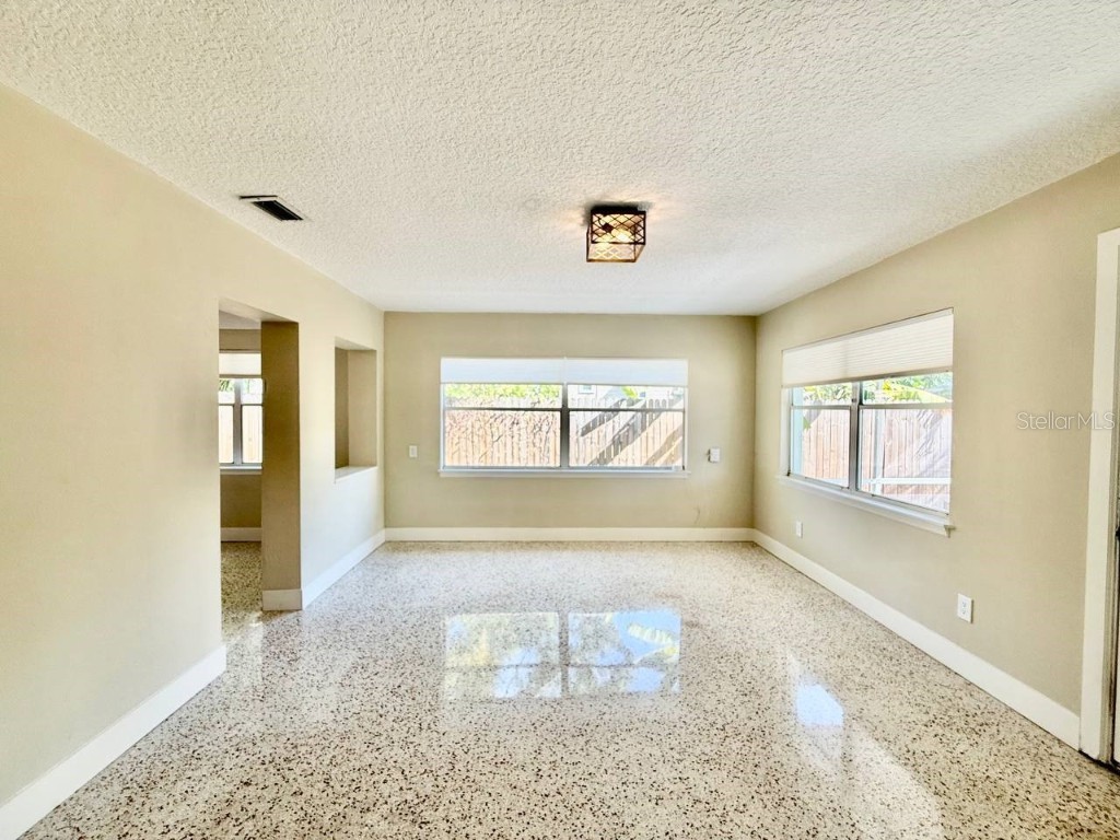 2918 10th Avenue N Saint Petersburg FL 33713 TB8451543 image17