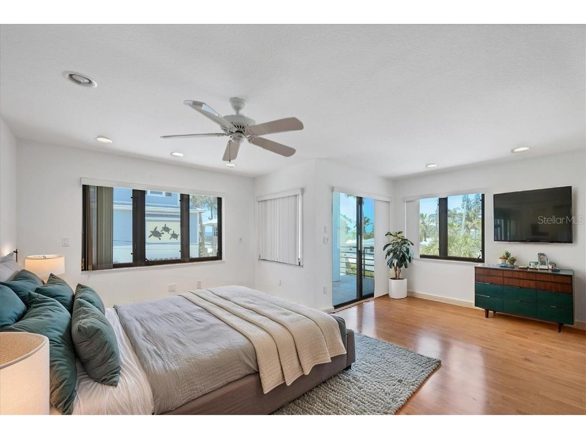 2918 Avenue E Holmes Beach FL 34217 A4650561 image16