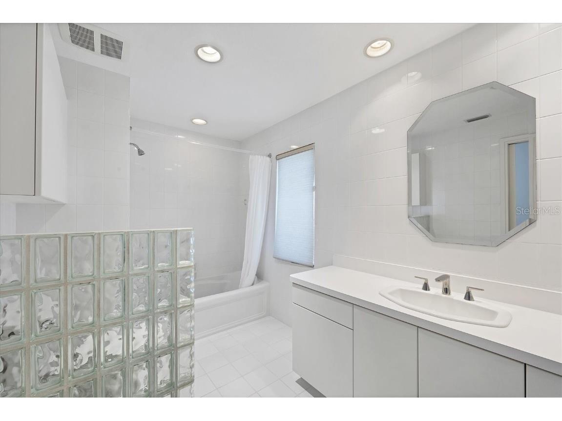 2918 Avenue E Holmes Beach FL 34217 A4650561 image18