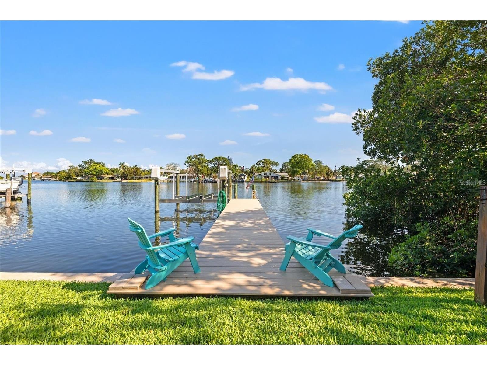 292 Sunlit Cove Drive NE Saint Petersburg FL 33702 TB8525678 image1