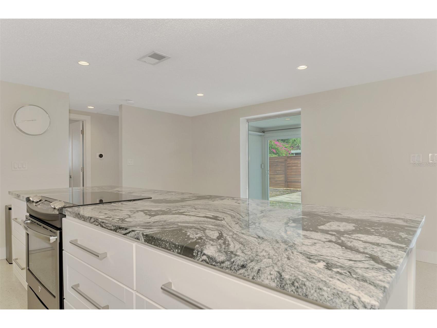 2920 Gulf Gate Drive Sarasota FL 34231 A4696797 image19