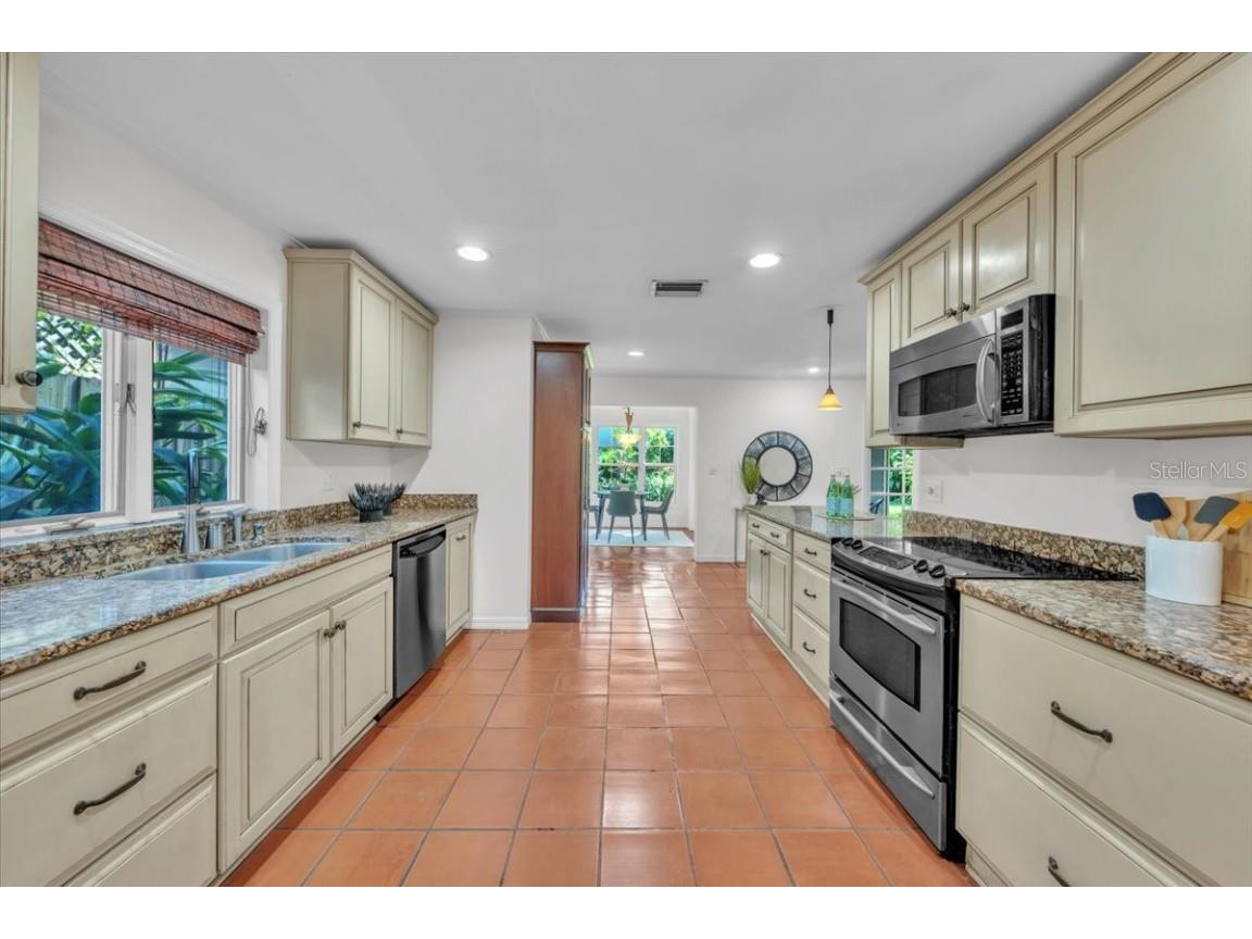 2920 W Knights Avenue Tampa FL 33611 TB8435436 image7