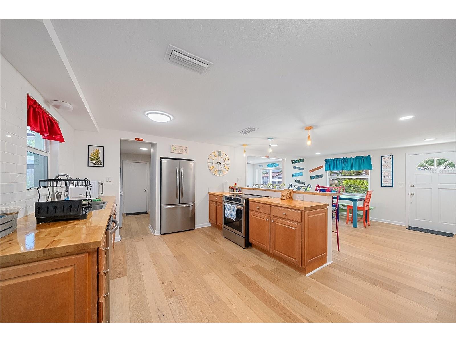 2923 Linwood Drive Sarasota FL 34232 A4698049 image8