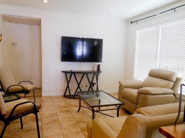 2925 W Paris Street Tampa FL 33614 TB8484168 image5