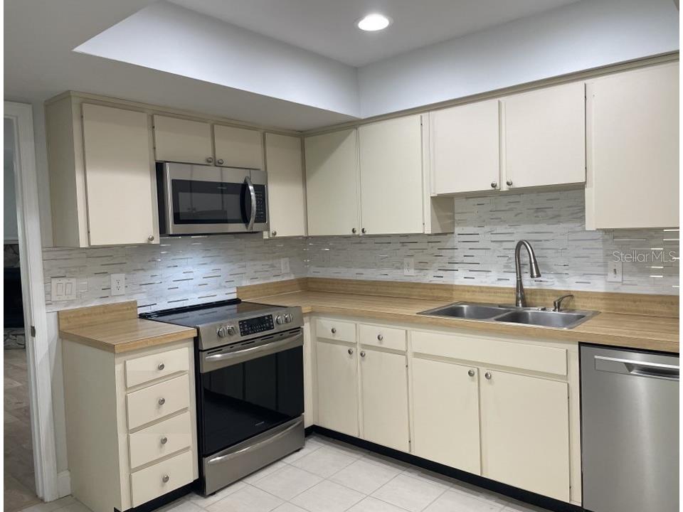 2927 W Gandy Boulevard Tampa FL 33611 - HAWTHORNE POND TB8424876 image23