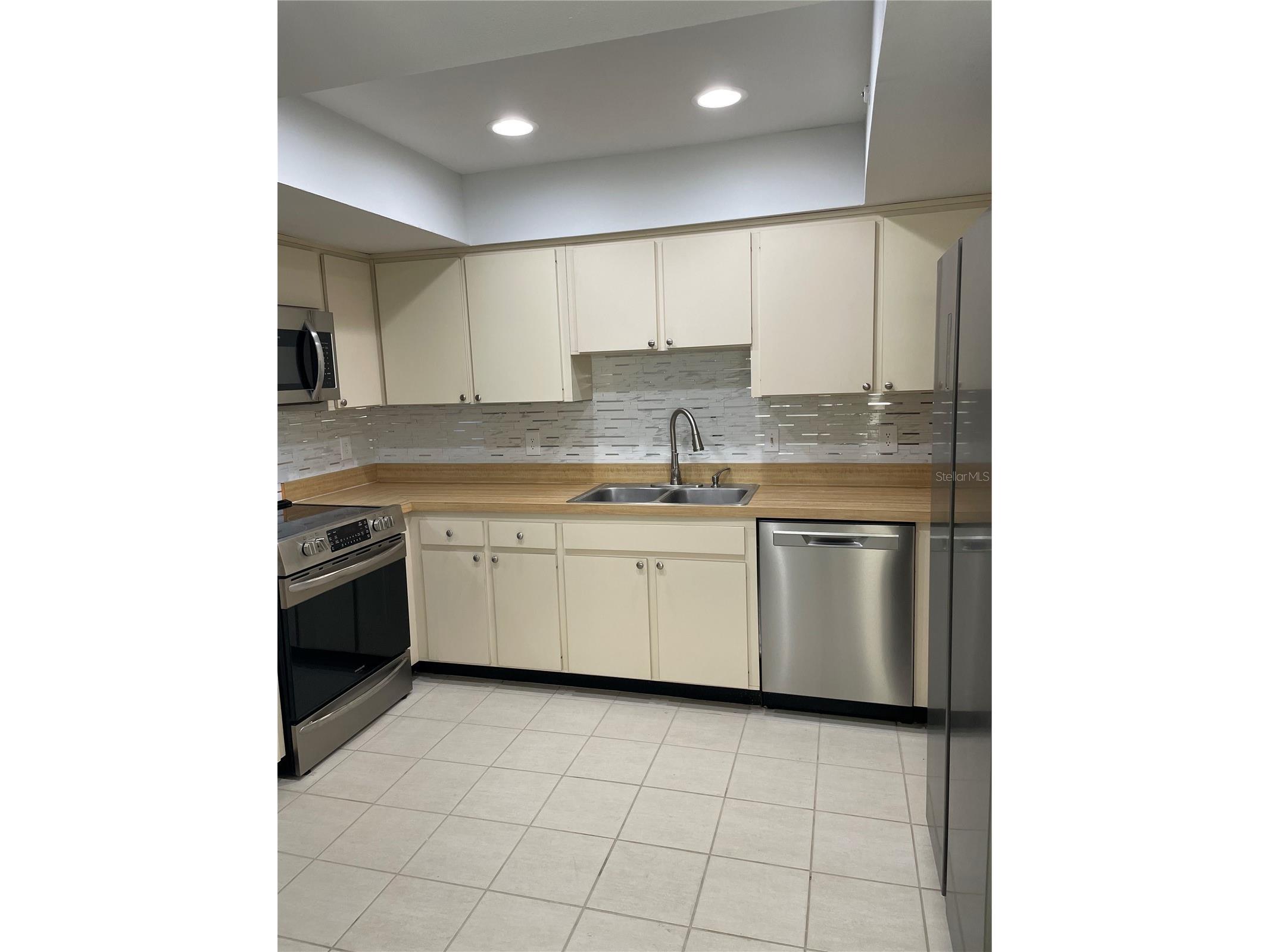 2927 W Gandy Boulevard Tampa FL 33611 - HAWTHORNE POND TB8424876 image24