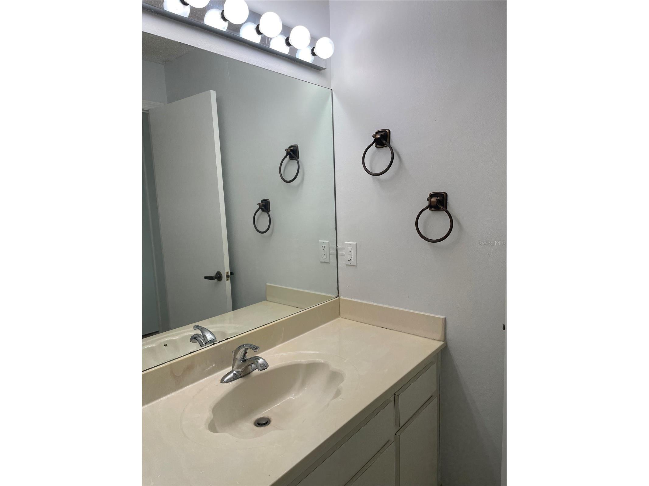 2927 W Gandy Boulevard Tampa FL 33611 - HAWTHORNE POND TB8424876 image44