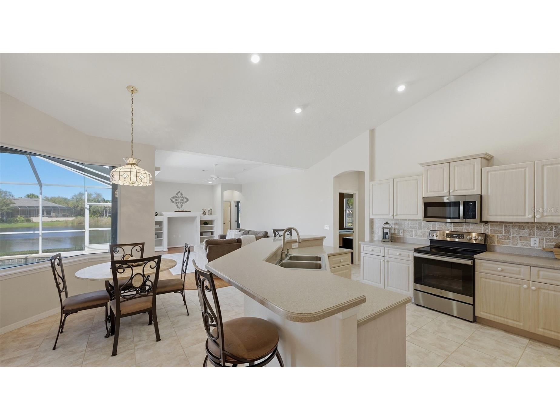 2928 Seasons Boulevard Sarasota FL 34240 A4683993 image12