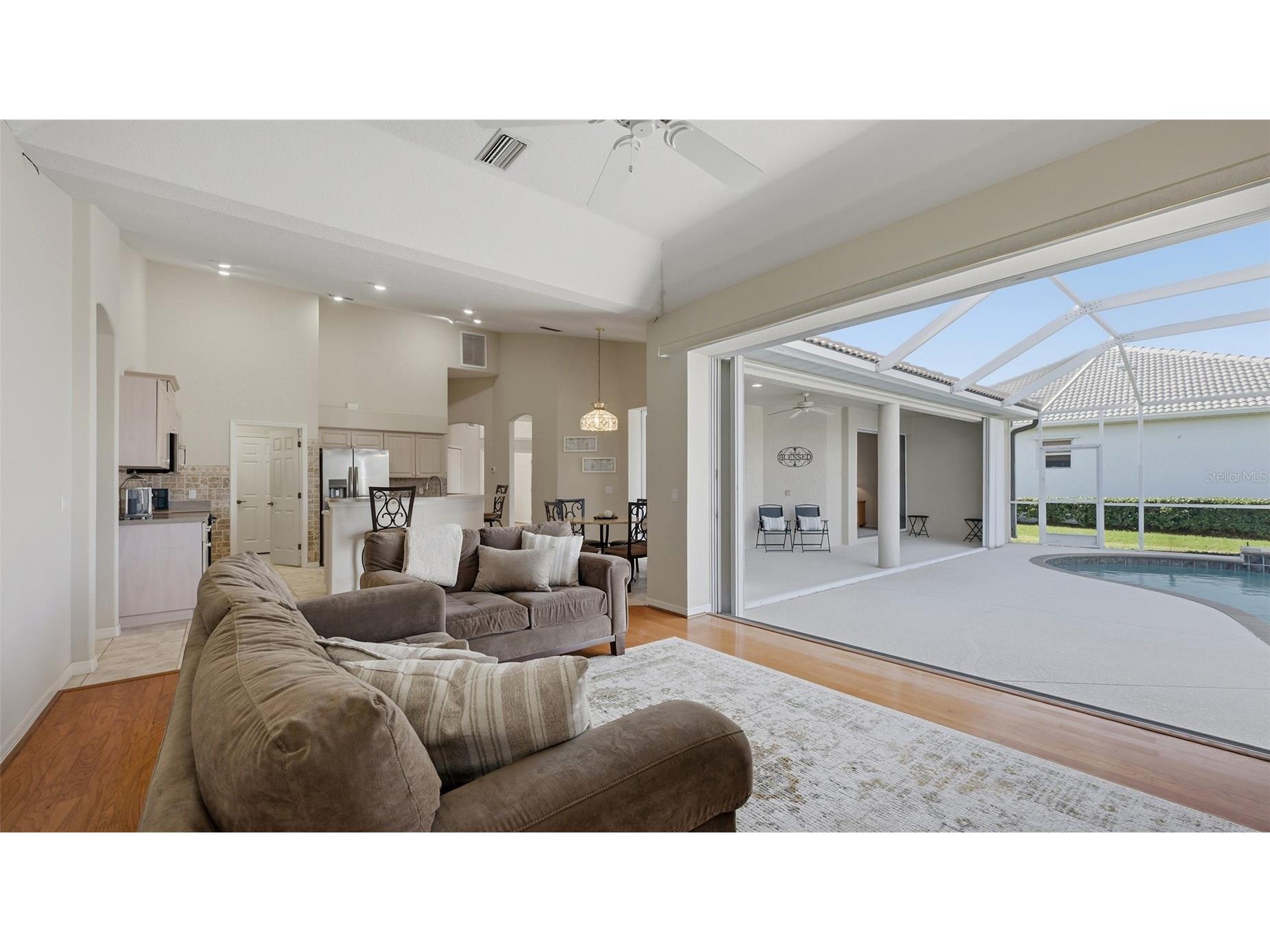 2928 Seasons Boulevard Sarasota FL 34240 A4683993 image16