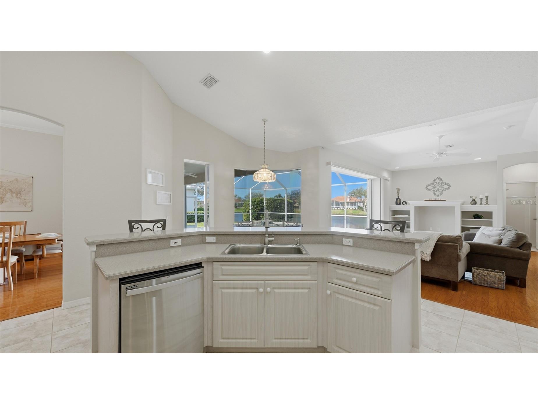 2928 Seasons Boulevard Sarasota FL 34240 A4683993 image20