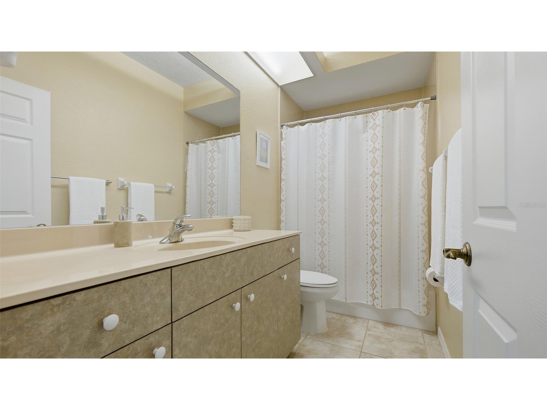 2928 Seasons Boulevard Sarasota FL 34240 A4683993 image31