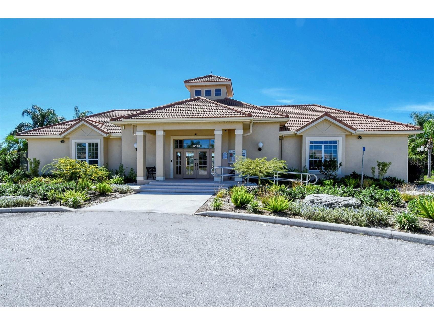 2928 Seasons Boulevard Sarasota FL 34240 A4683993 image53