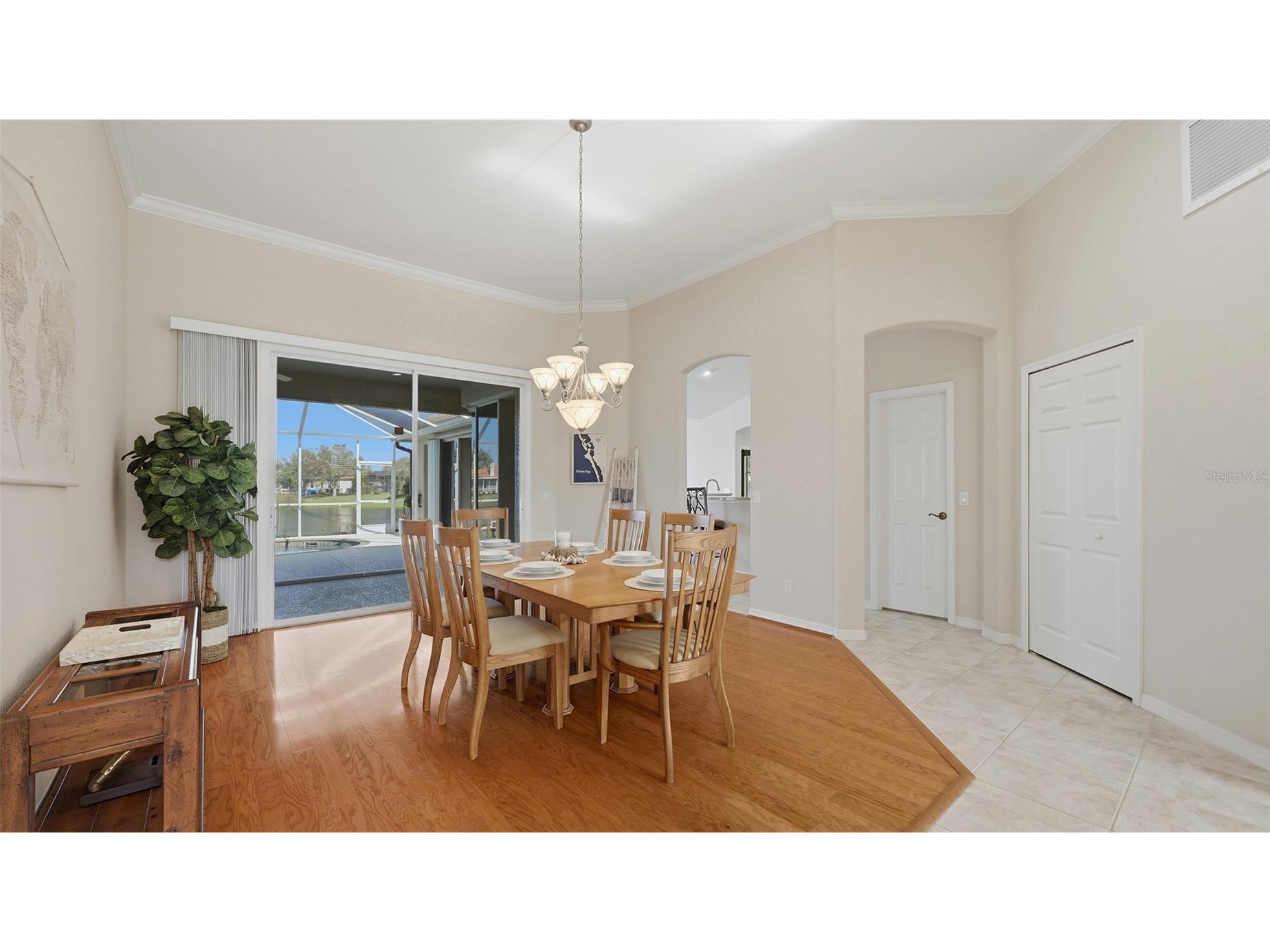 2928 Seasons Boulevard Sarasota FL 34240 A4683993 image7