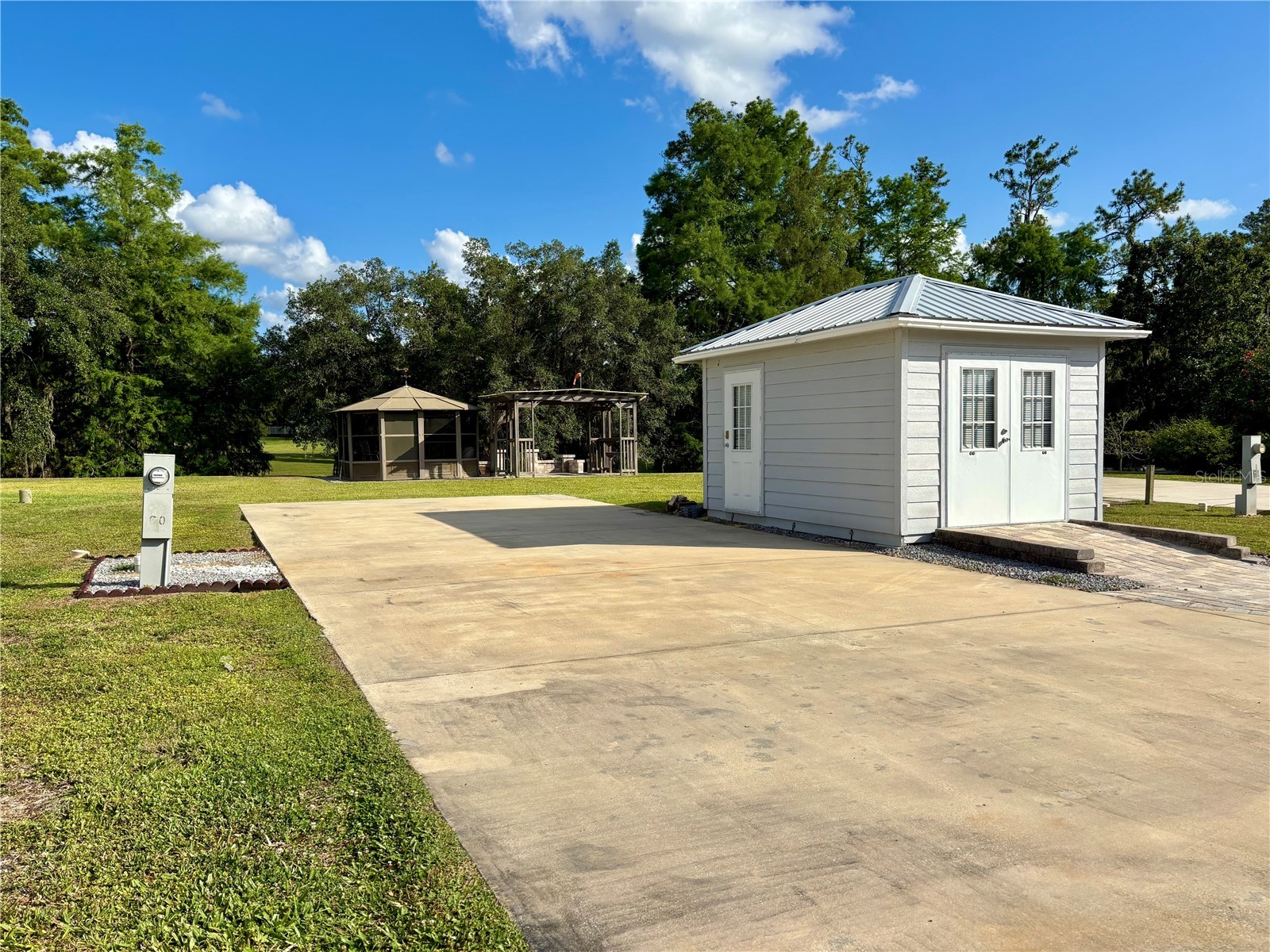 2929 NE 101st Terrace Silver Springs FL 34488 - OCKLAWAHA RIVER OM701255 image1