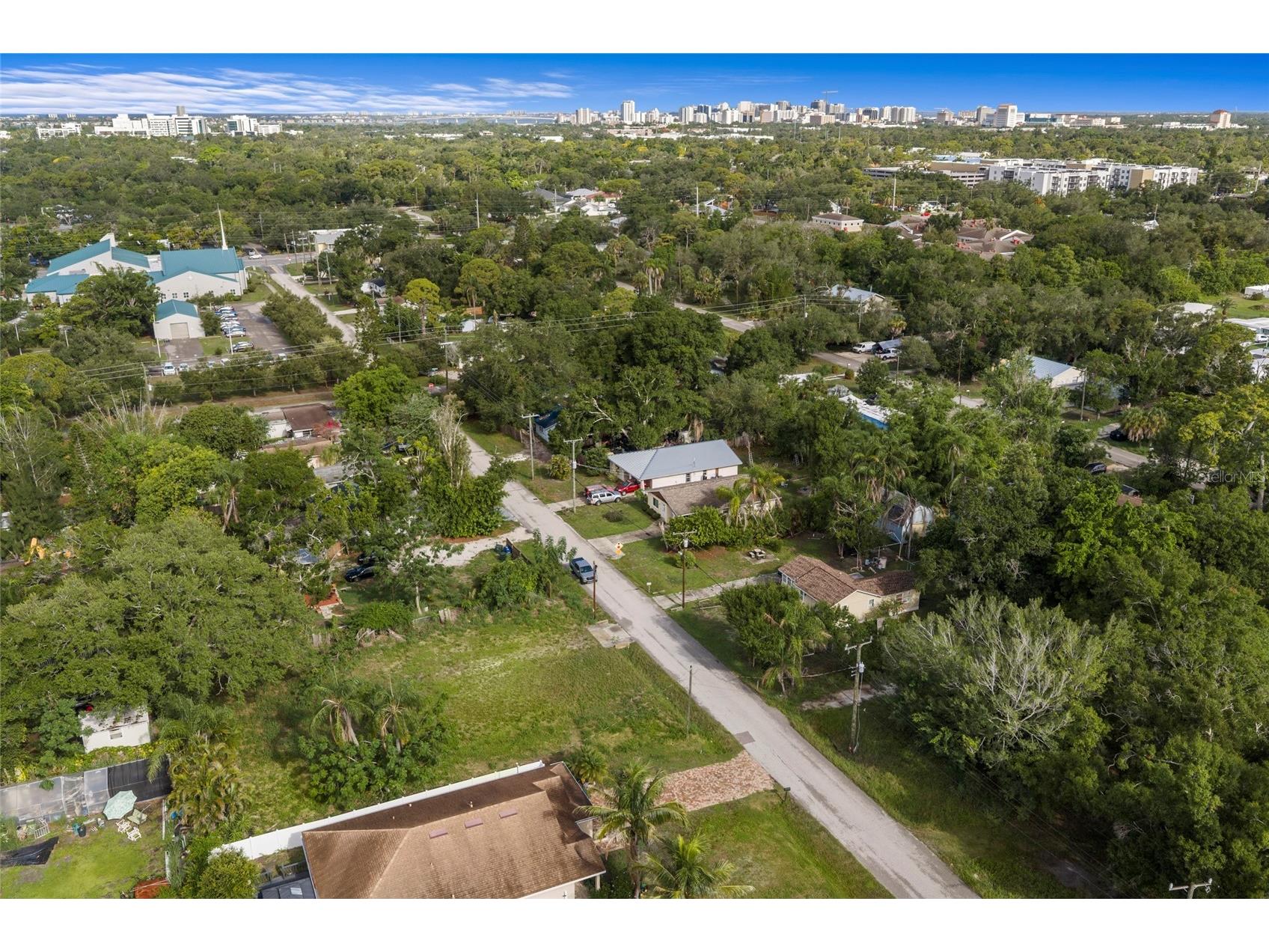 2930 Hawthorne Street Sarasota FL 34239 A4699290 image10