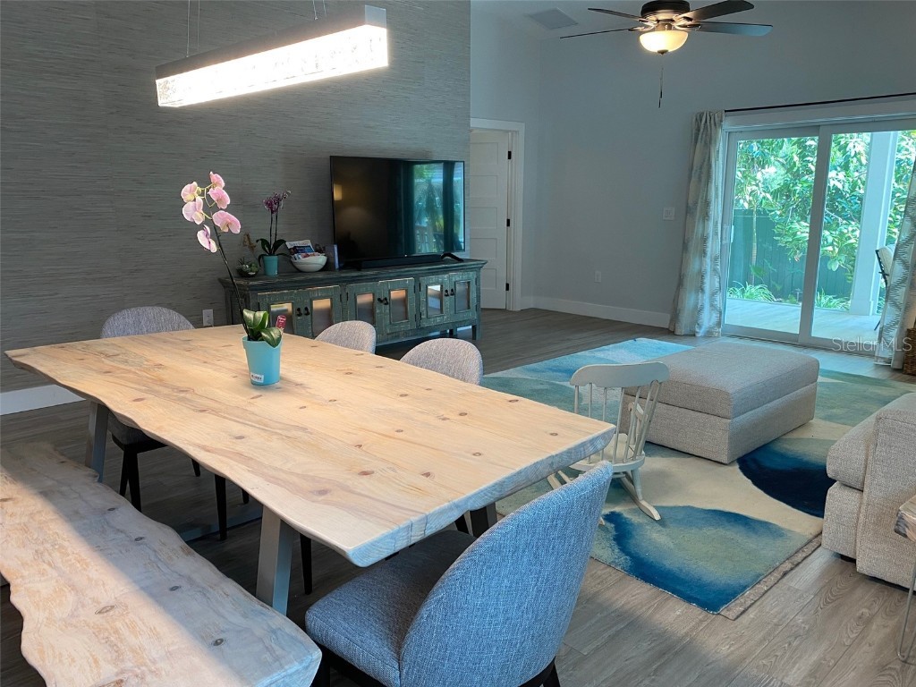 2933 Maiden Lane Sarasota FL 34231 A4632386 image11