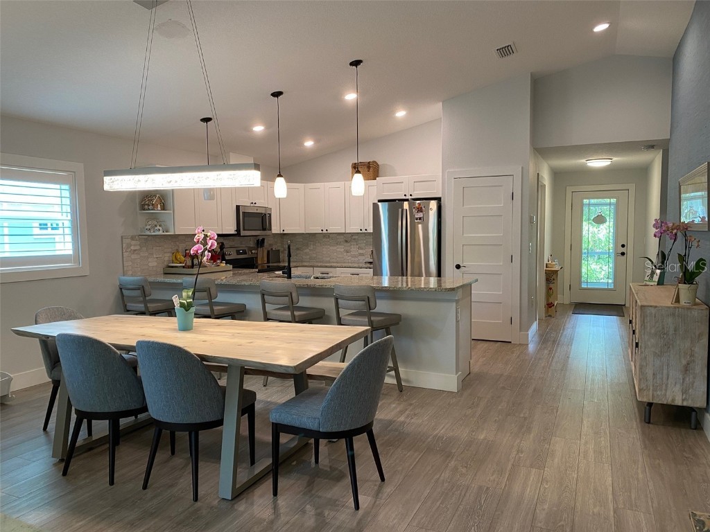 2933 Maiden Lane Sarasota FL 34231 A4632386 image2