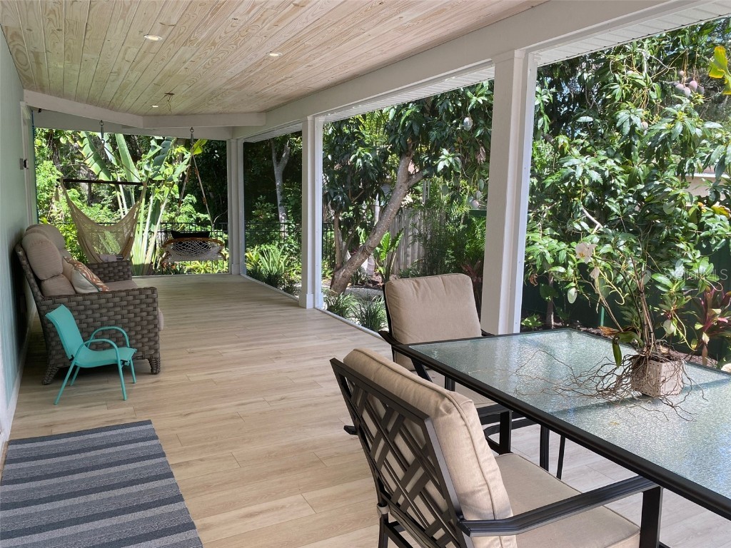 2933 Maiden Lane Sarasota FL 34231 A4632386 image28