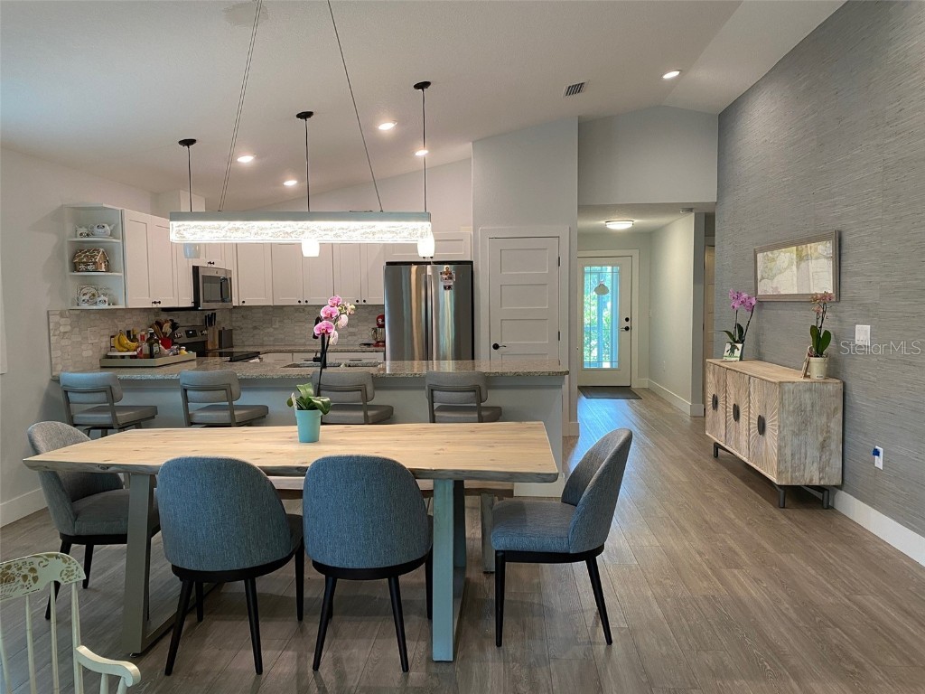 2933 Maiden Lane Sarasota FL 34231 A4632386 image3