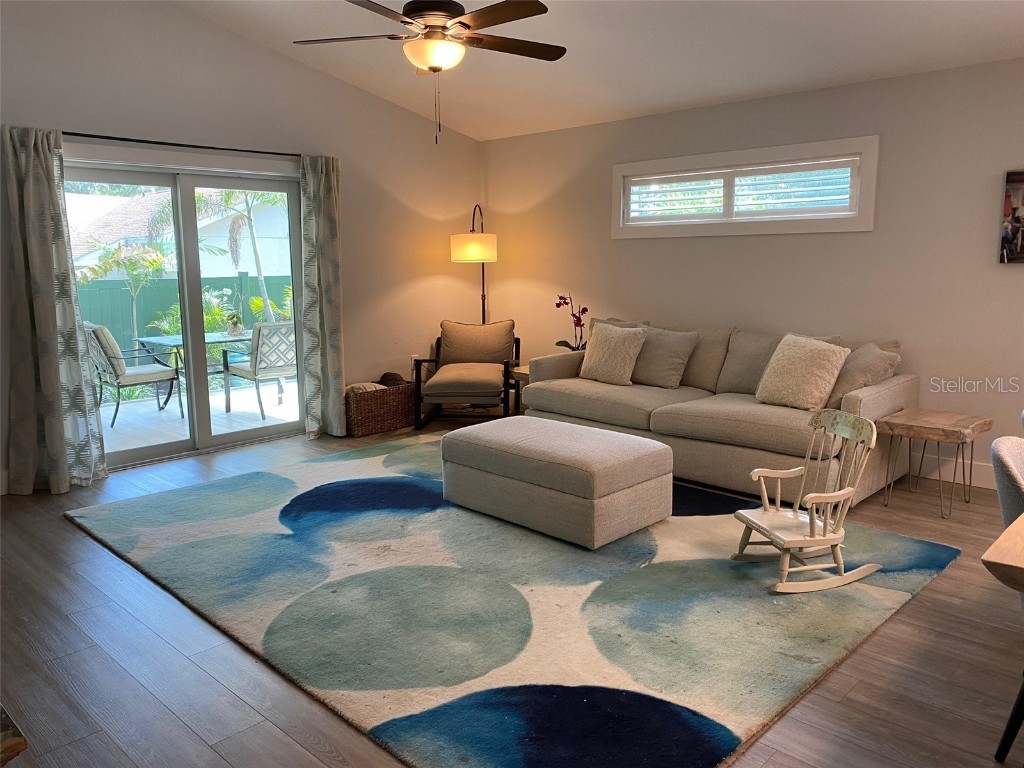 2933 Maiden Lane Sarasota FL 34231 A4632386 image4