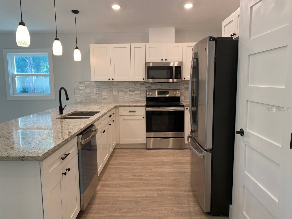 2933 Maiden Lane Sarasota FL 34231 A4632386 image6