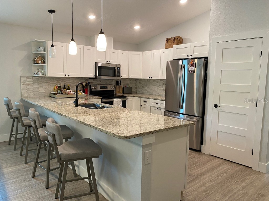 2933 Maiden Lane Sarasota FL 34231 A4632386 image8