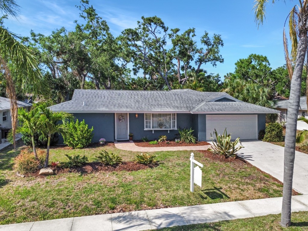 2933 Mayflower Street Sarasota FL 34231 A4646721 image1
