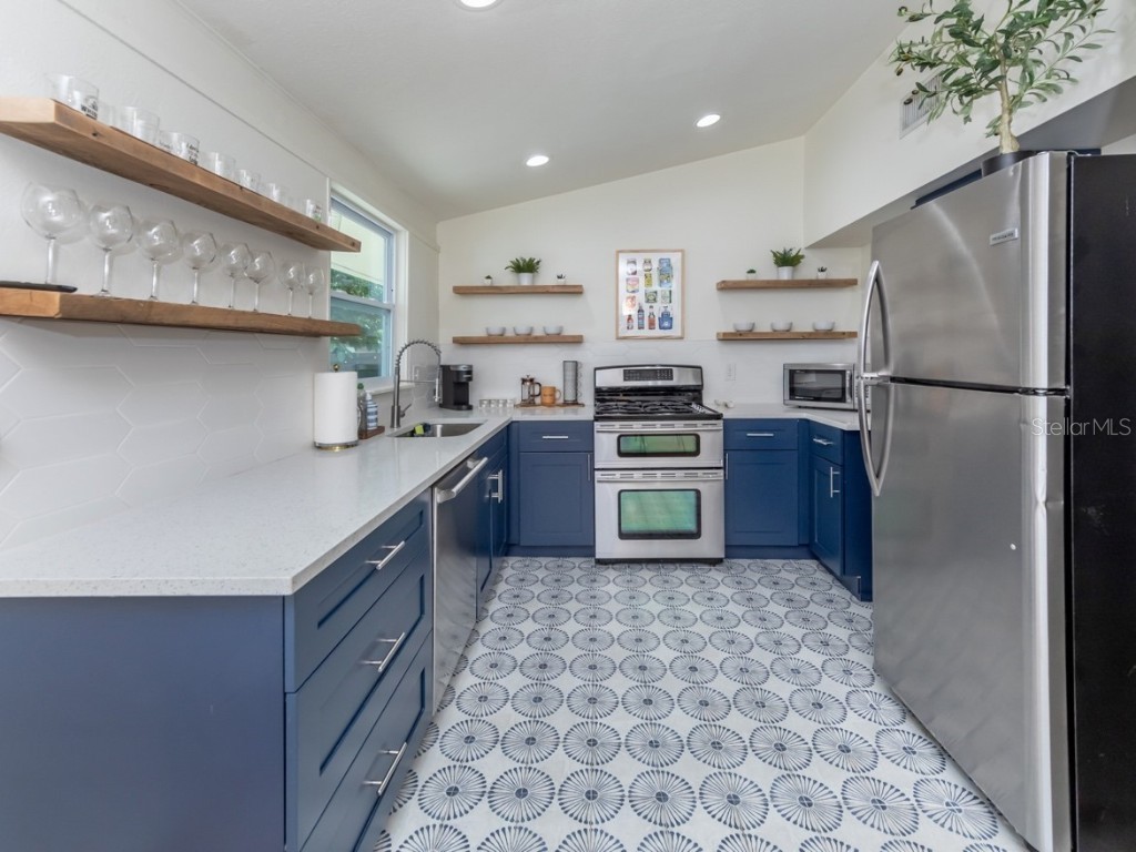 2933 Michigan Street Sarasota FL 34237 A4670291 image12