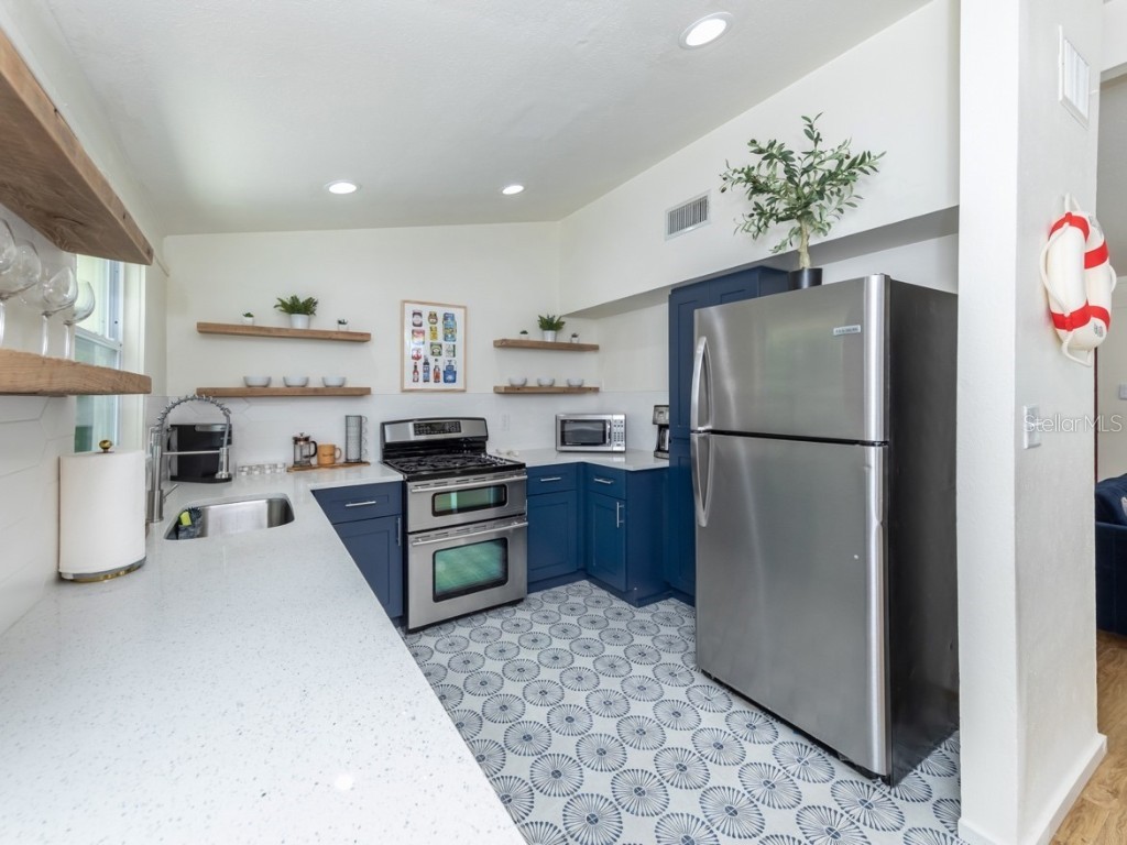 2933 Michigan Street Sarasota FL 34237 A4670291 image13