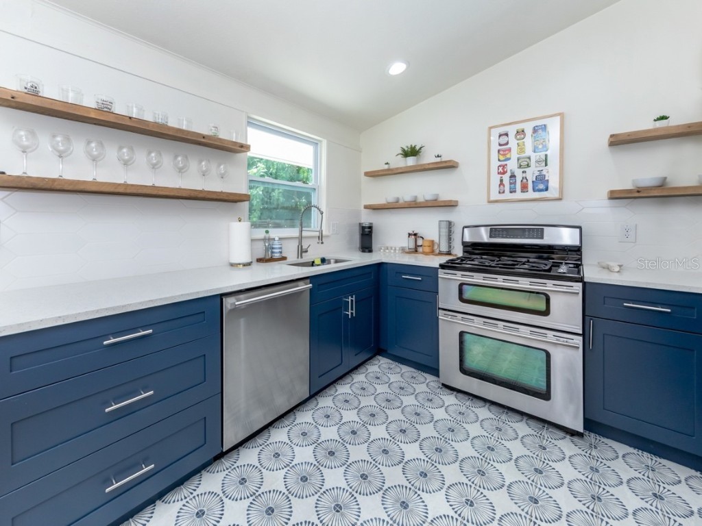 2933 Michigan Street Sarasota FL 34237 A4670291 image14