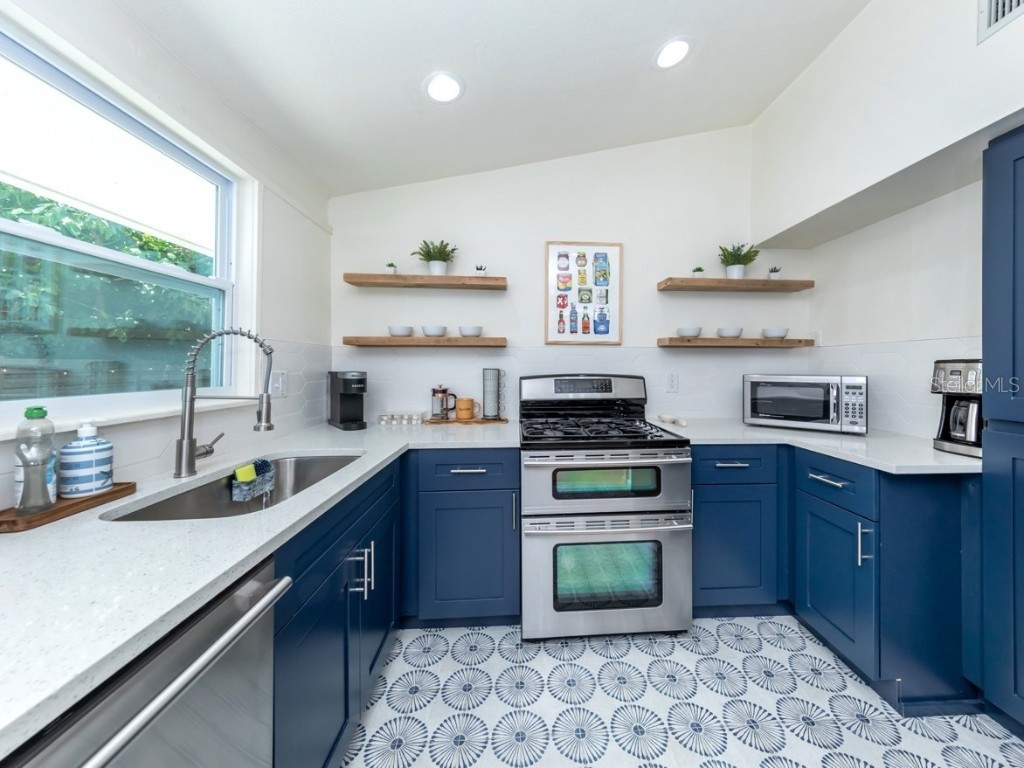 2933 Michigan Street Sarasota FL 34237 A4670291 image15