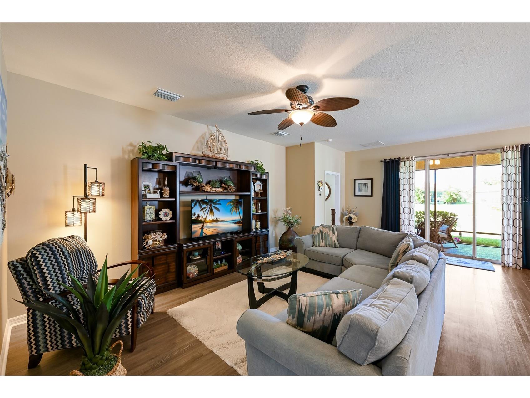 2937 Esmeralda Drive Sarasota FL 34243 A4689083 image4